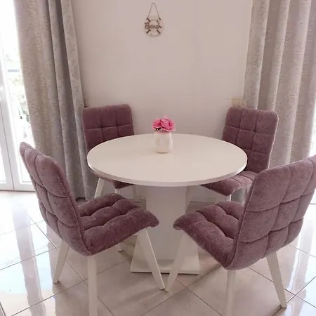 Mimi アパート マカルスカ