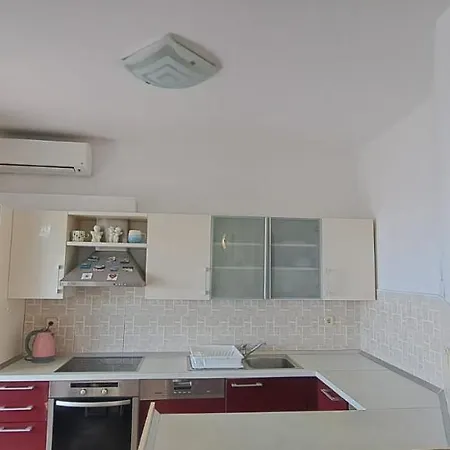 Mimi アパート マカルスカ