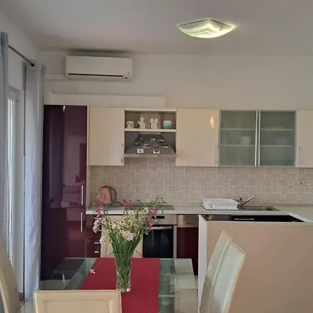 Mimi * マカルスカ